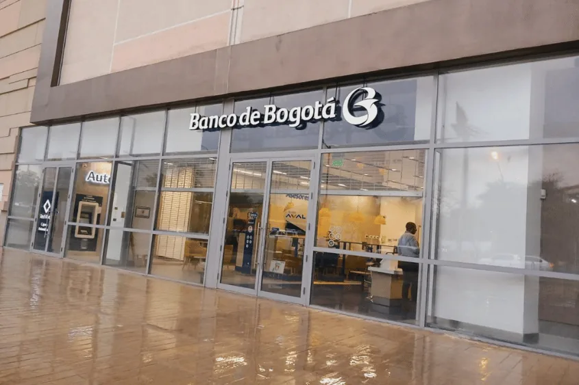 Fachada de una sucursal del Banco de Bogotu00e1 en Cali.