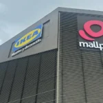 Fachada del complejo comercial con los ru00f3tulos de IKEA y Mallplaza.